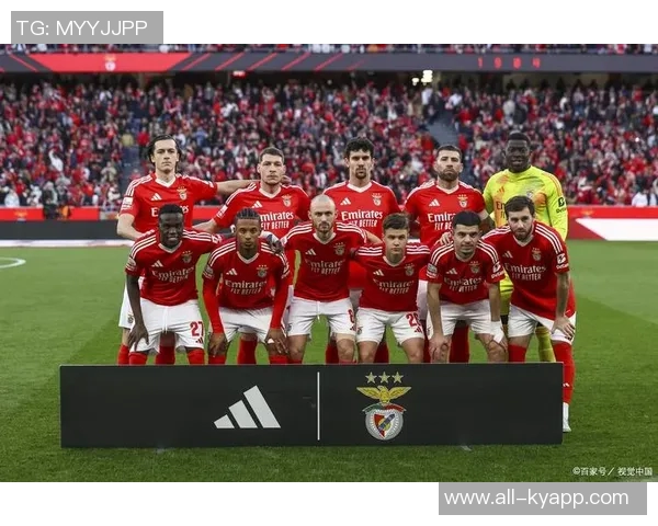 拜仁派球探考察费耶诺德19岁右后卫雷德引发关注